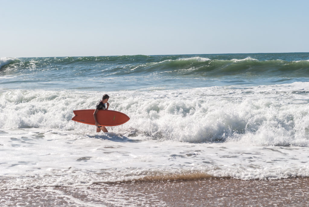 Surfer in action, Surfeur en action a Biarritz, France