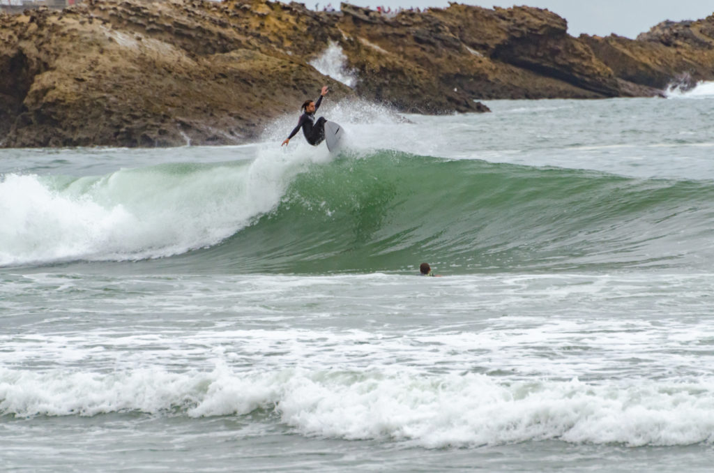 Surfer in action, Surfeur en action a Biarritz, France