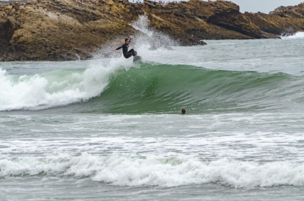 Surfer in action, Surfeur en action a Biarritz, France