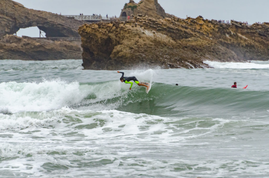 Surfer in action, Surfeur en action a Biarritz, France