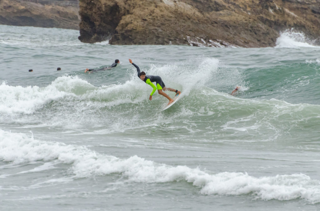 Surfer in action, Surfeur en action a Biarritz, France