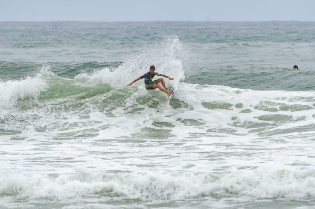 Surfer in action, Surfeur en action a Biarritz, France