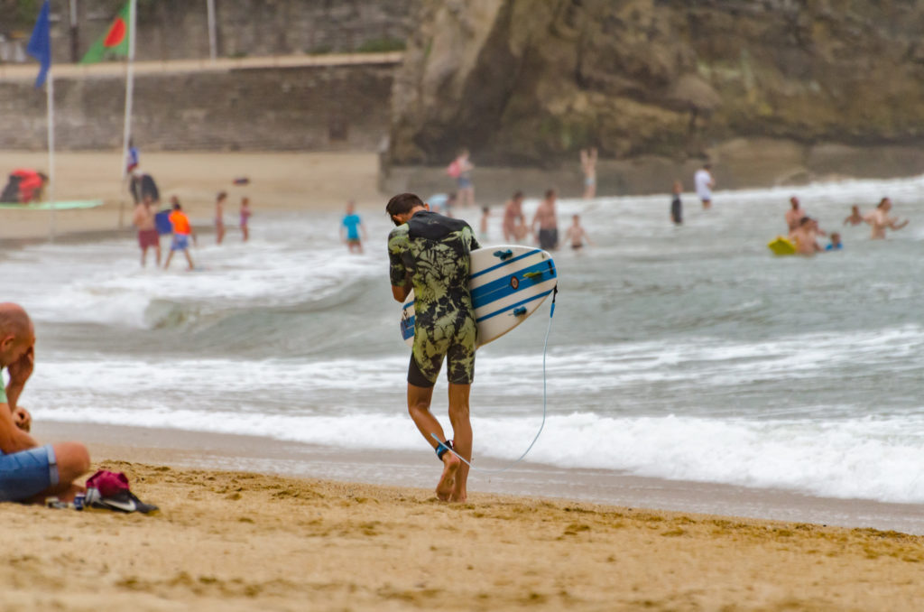 Surfer in action, Surfeur en action a Biarritz, France