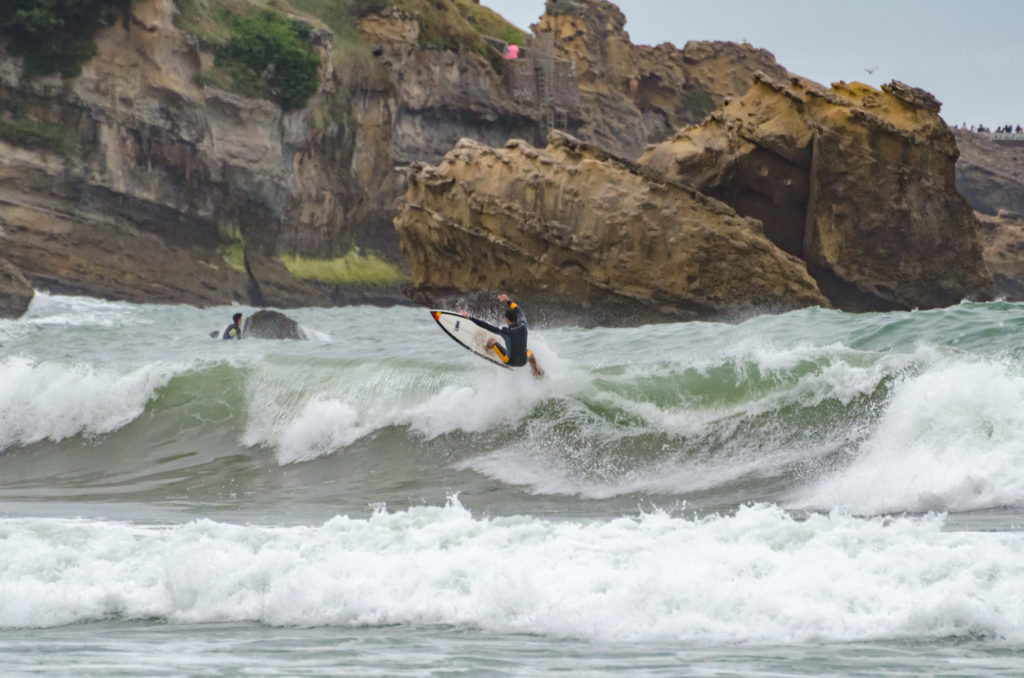 Surfer in action, Surfeur en action a Biarritz, France