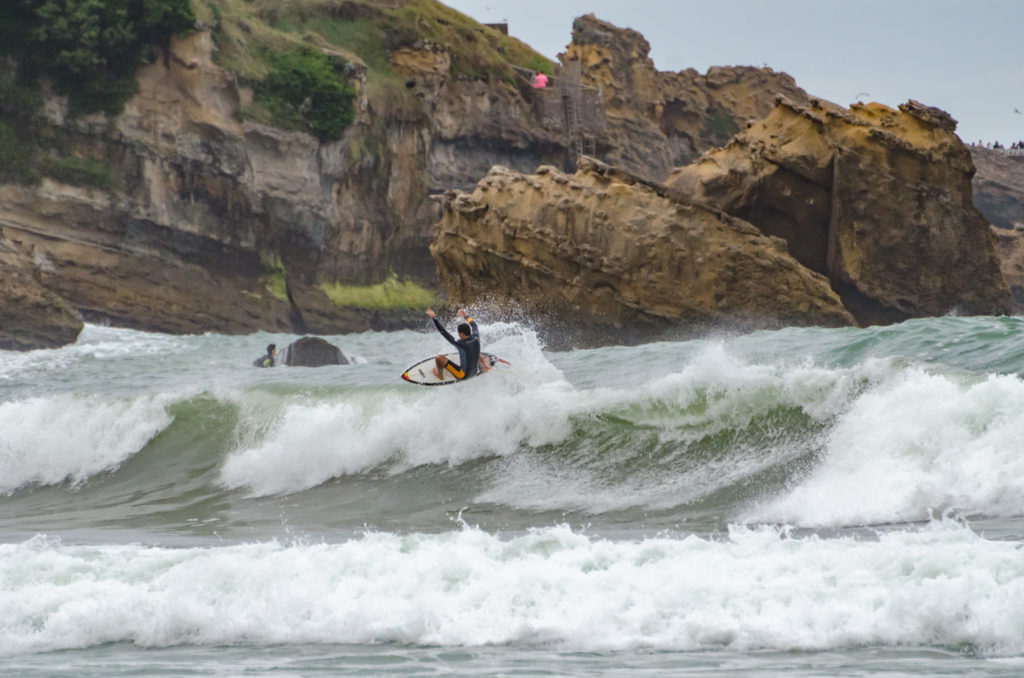 Surfer in action, Surfeur en action a Biarritz, France