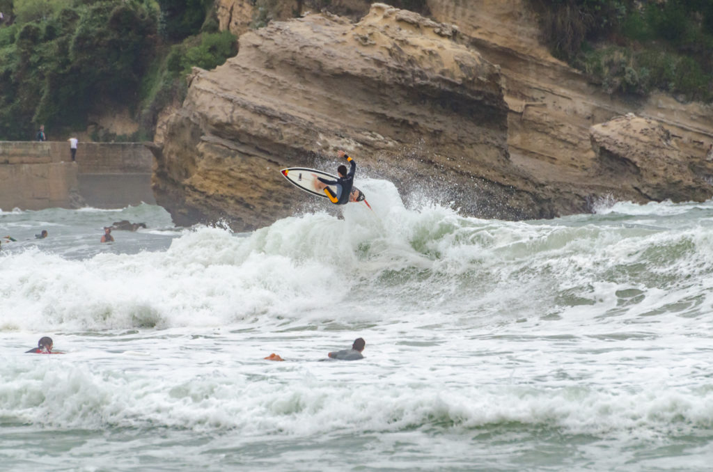 Surfer in action, Surfeur en action a Biarritz, France