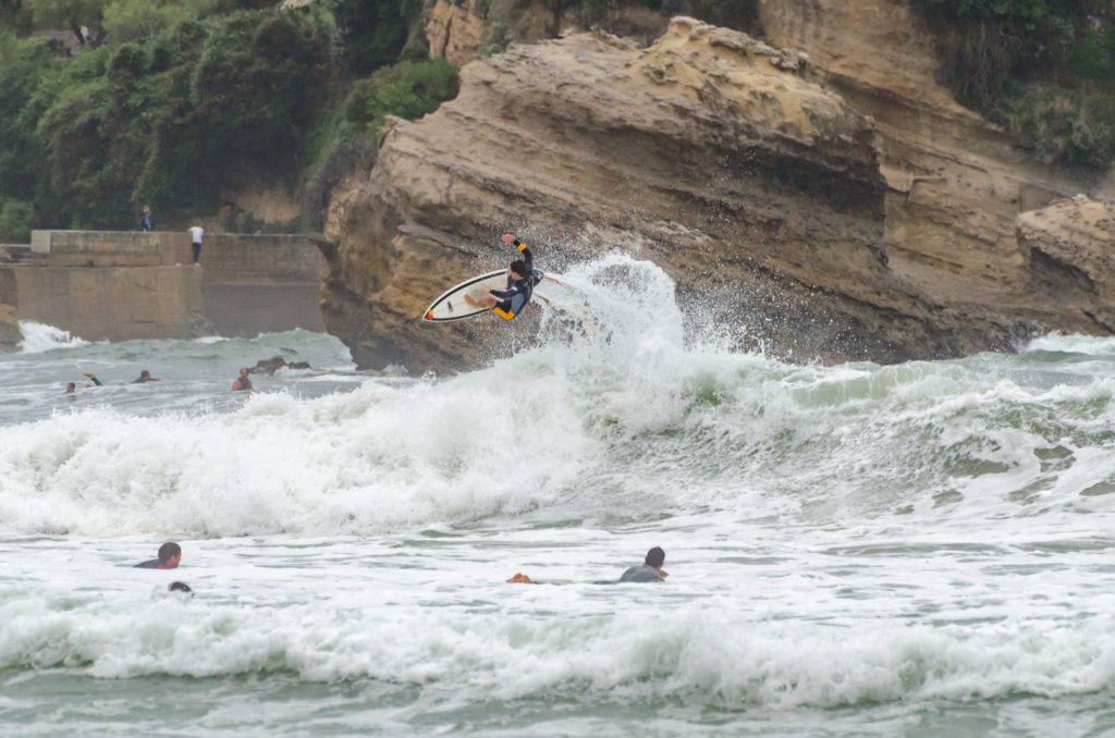 Surfer in action, Surfeur en action a Biarritz, France