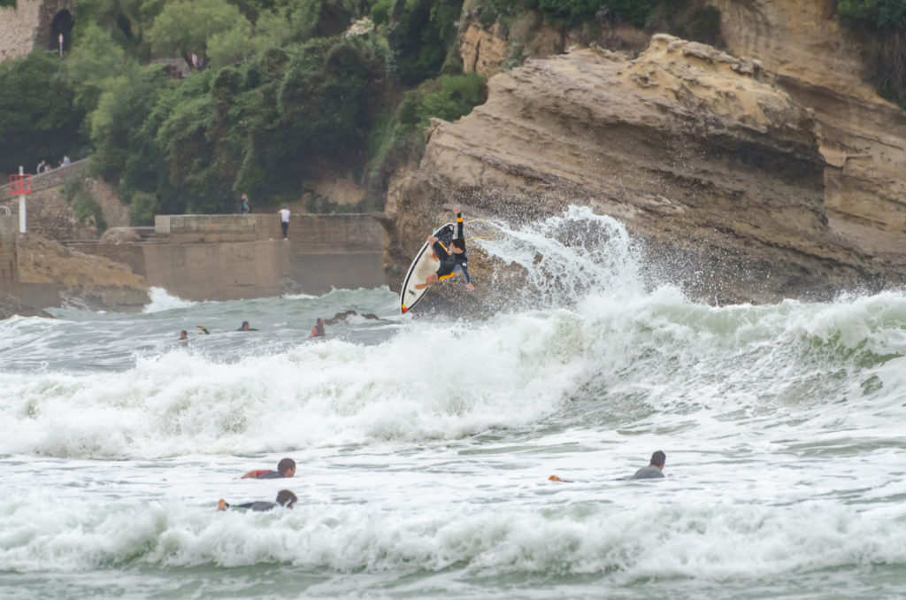 Surfer in action, Surfeur en action a Biarritz, France